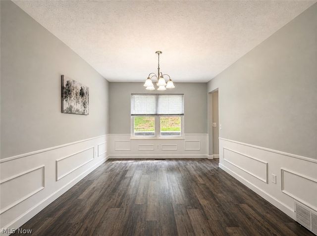 21 Cherry Hills Drive, Belpre, OH 45714