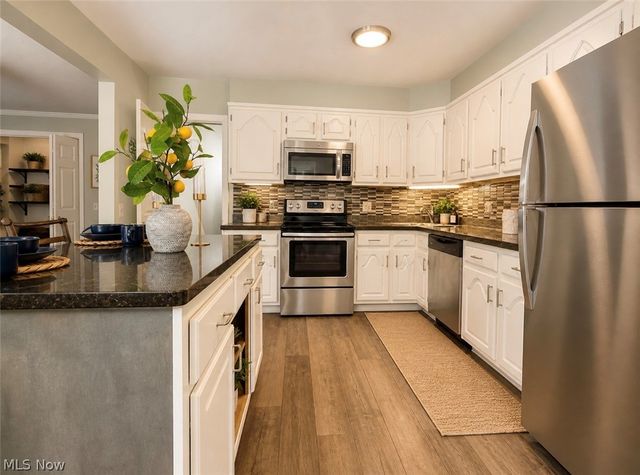 21 Cherry Hills Drive, Belpre, OH 45714