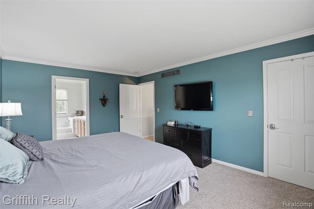938 Meadowbrook Court, Milford, MI 48381