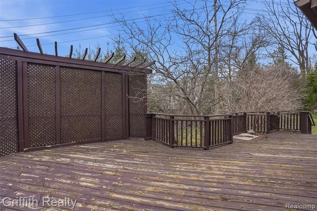 938 Meadowbrook Court, Milford, MI 48381