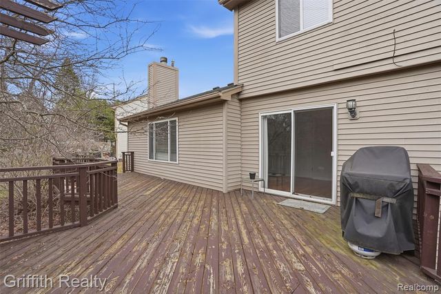 938 Meadowbrook Court, Milford, MI 48381