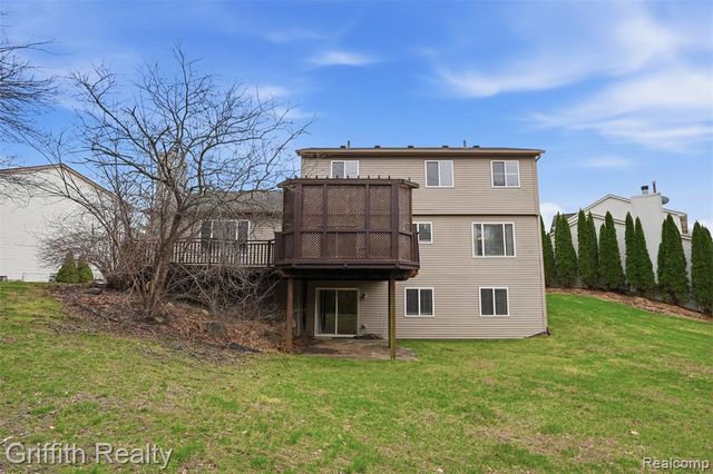 938 Meadowbrook Court, Milford, MI 48381