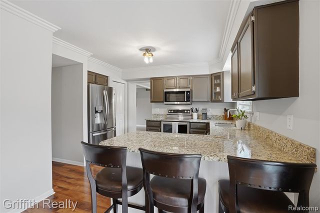 938 Meadowbrook Court, Milford, MI 48381