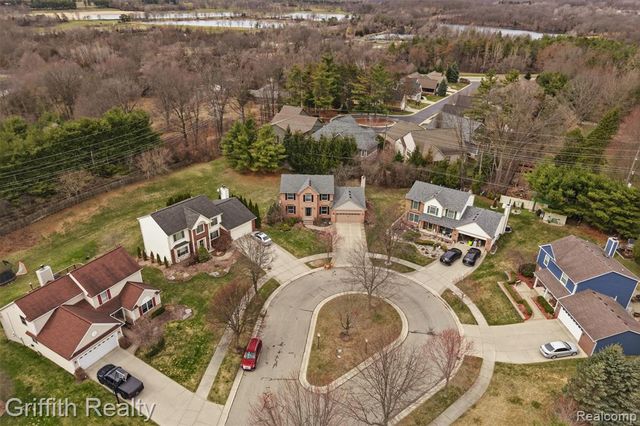 938 Meadowbrook Court, Milford, MI 48381
