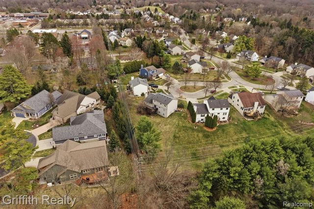 938 Meadowbrook Court, Milford, MI 48381