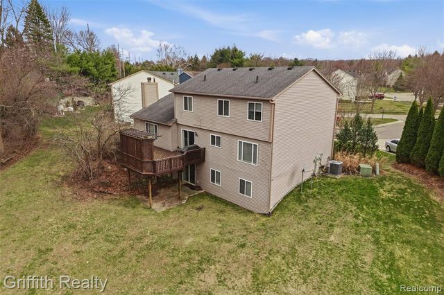 938 Meadowbrook Court, Milford, MI 48381