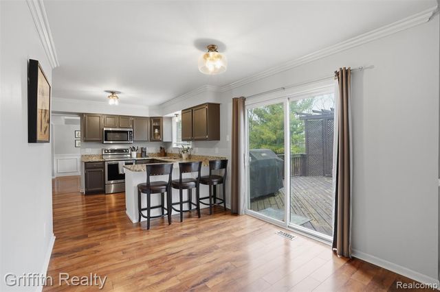 938 Meadowbrook Court, Milford, MI 48381
