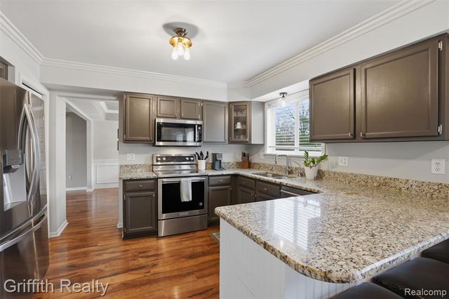 938 Meadowbrook Court, Milford, MI 48381