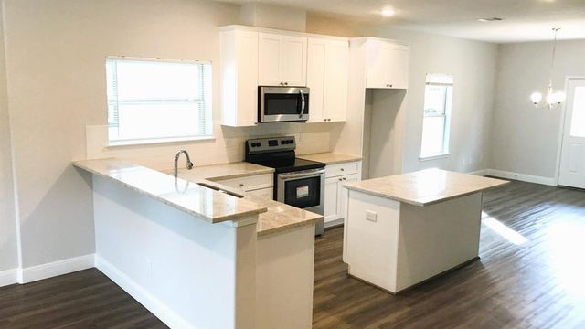 9214 Nyssa Avenue B, Houston, TX 77078