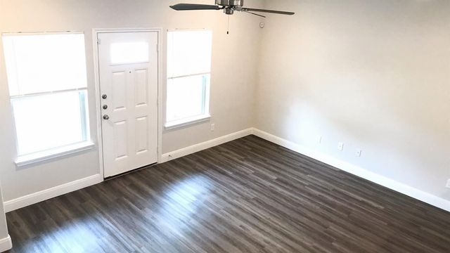 9214 Nyssa Avenue B, Houston, TX 77078