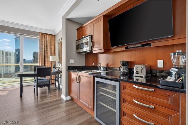 135 East Harmon Avenue 2215, Las Vegas, NV 89109