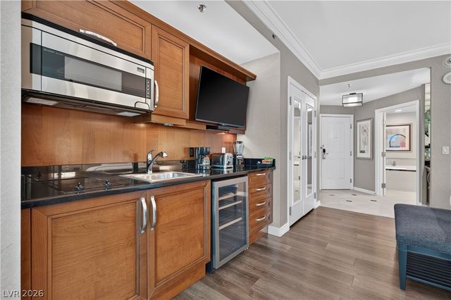 135 East Harmon Avenue 2215, Las Vegas, NV 89109