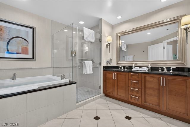 135 East Harmon Avenue 2215, Las Vegas, NV 89109