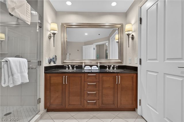 135 East Harmon Avenue 2215, Las Vegas, NV 89109