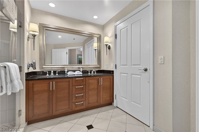 135 East Harmon Avenue 2215, Las Vegas, NV 89109