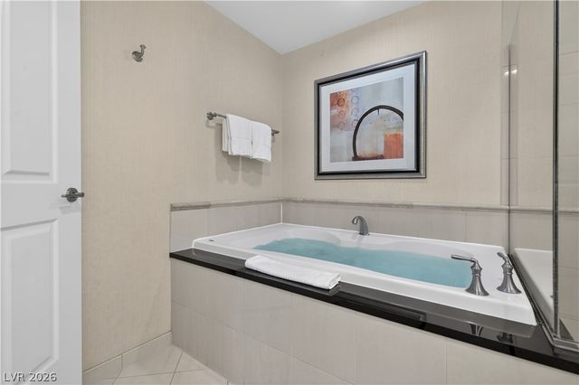135 East Harmon Avenue 2215, Las Vegas, NV 89109