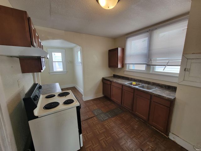 201 E Wildwood Avenue, Fort Wayne, IN 46806