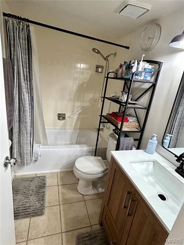 4290 Chateau De Ville Drive C, St Louis, MO 63129