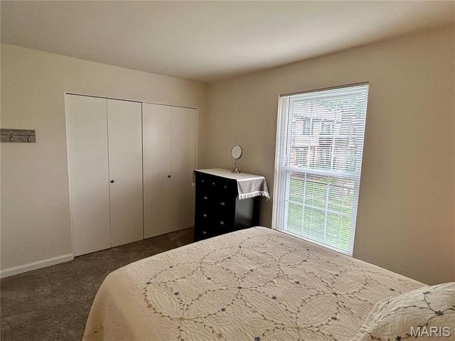 4290 Chateau De Ville Drive C, St Louis, MO 63129