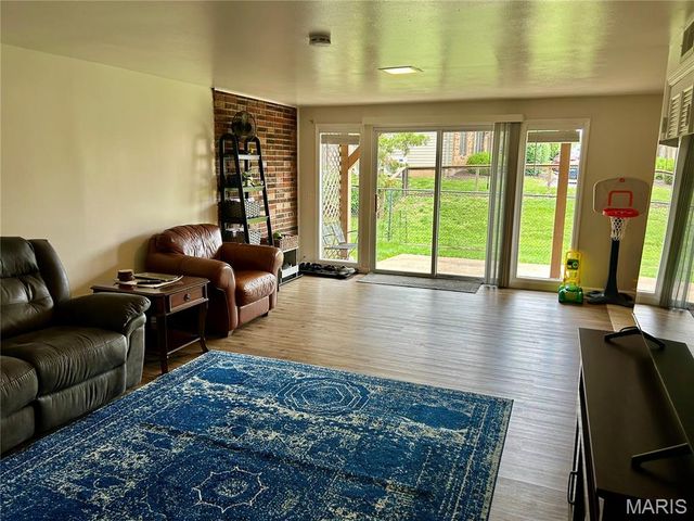 4290 Chateau De Ville Drive C, St Louis, MO 63129