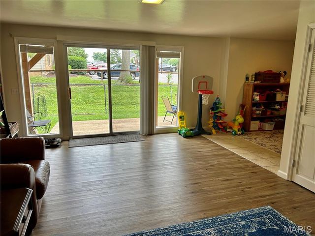 4290 Chateau De Ville Drive C, St Louis, MO 63129