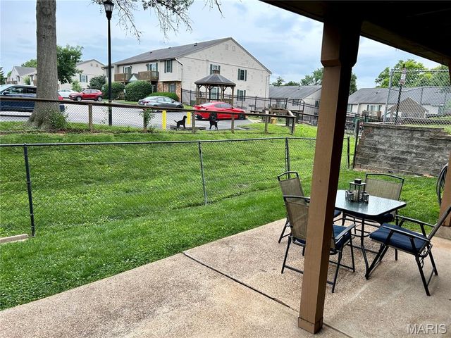 4290 Chateau De Ville Drive C, St Louis, MO 63129