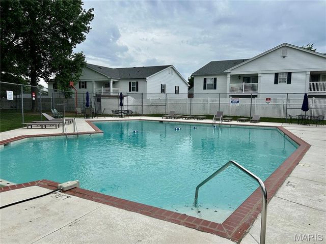 4290 Chateau De Ville Drive C, St Louis, MO 63129
