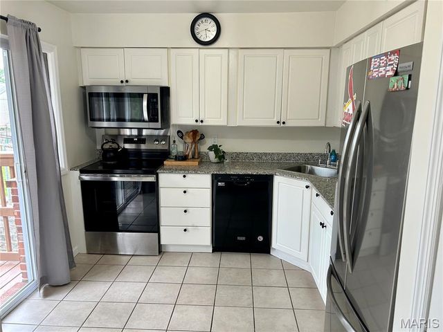 4290 Chateau De Ville Drive C, St Louis, MO 63129