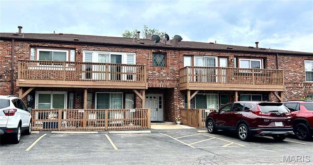 4290 Chateau De Ville Drive C, St Louis, MO 63129
