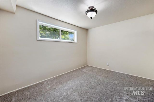 151 Fillmore St, Twin Falls, ID 83301