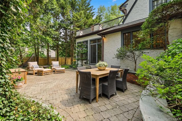 42 Sturgis Road, Bronxville, NY 10708