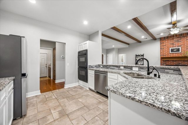3660 Stagecoach Ranch LOOP, Dripping Springs, TX 78620