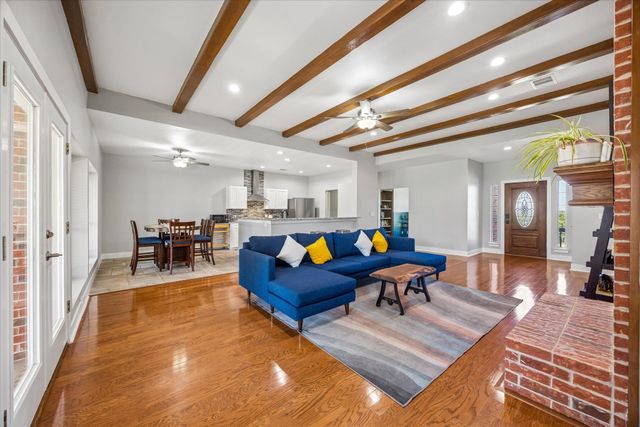 3660 Stagecoach Ranch LOOP, Dripping Springs, TX 78620
