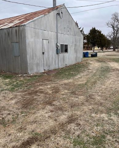 623 N Bluff Ave, Anthony, KS 67003