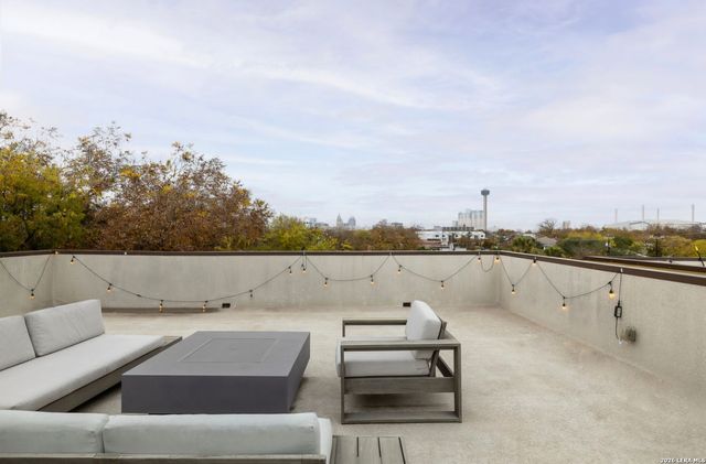 1519 S Presa, San Antonio, TX 78210