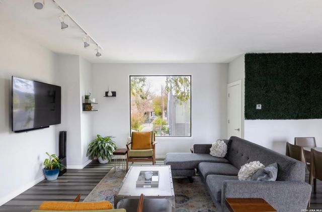 1519 S Presa, San Antonio, TX 78210