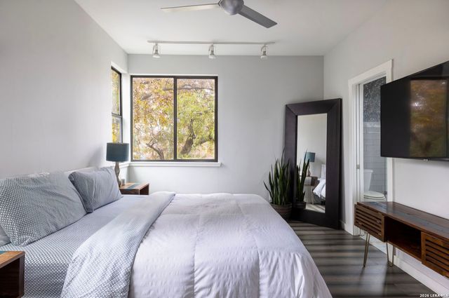 1519 S Presa, San Antonio, TX 78210