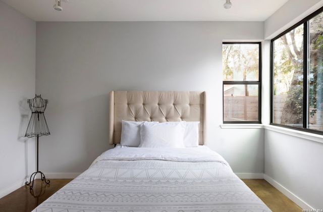 1519 S Presa, San Antonio, TX 78210