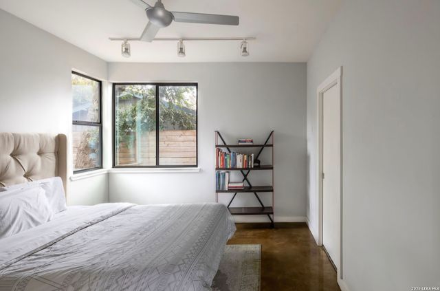 1519 S Presa, San Antonio, TX 78210