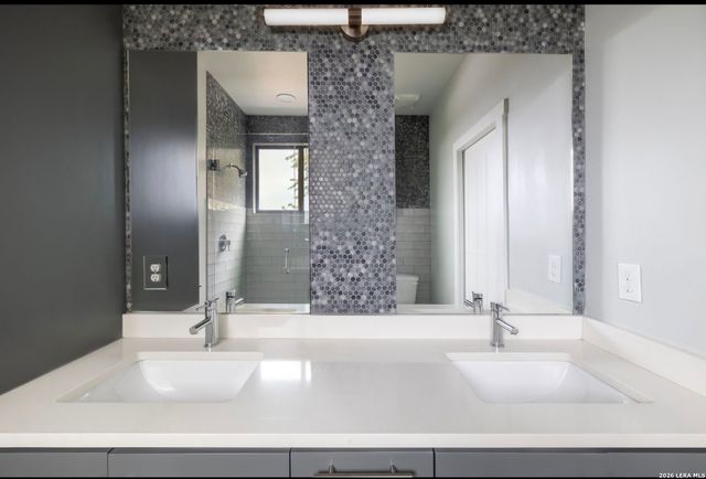 1519 S Presa, San Antonio, TX 78210