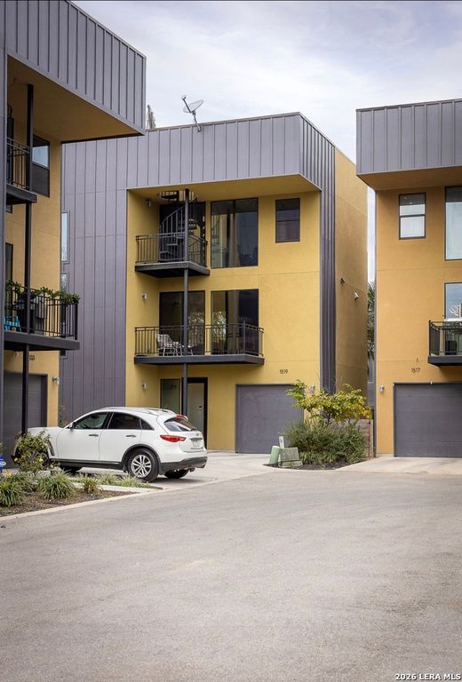 1519 S Presa, San Antonio, TX 78210