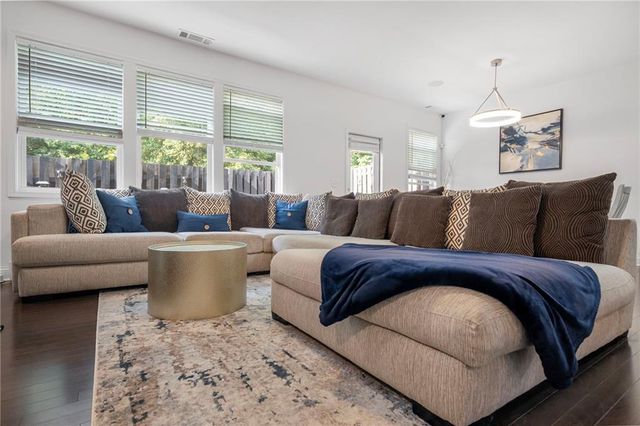 5481 Cascade SW Ridge, Atlanta, GA 30336