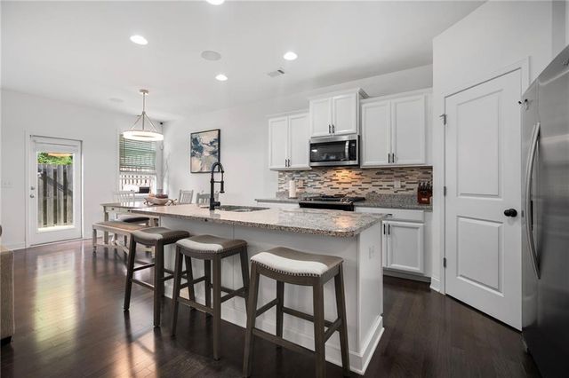 5481 Cascade SW Ridge, Atlanta, GA 30336