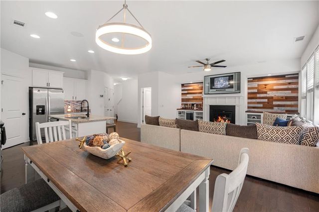 5481 Cascade SW Ridge, Atlanta, GA 30336