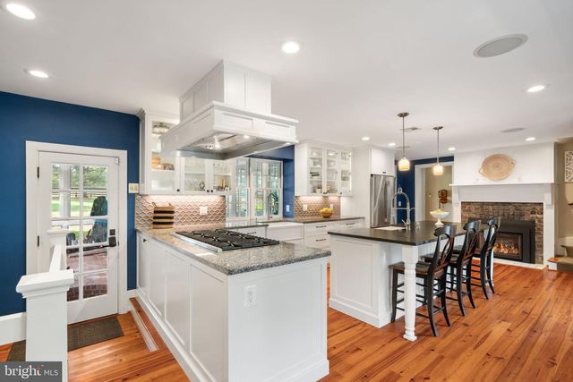 19937 EVERGREEN MILLS RD, Leesburg, VA 20175