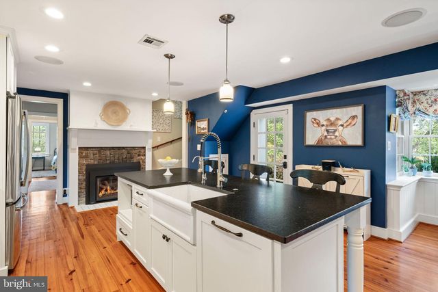 19937 EVERGREEN MILLS RD, Leesburg, VA 20175