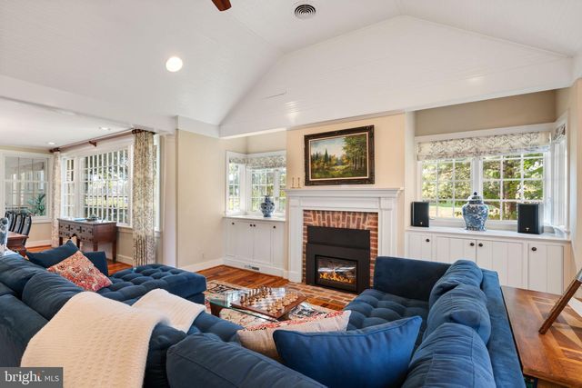 19937 EVERGREEN MILLS RD, Leesburg, VA 20175