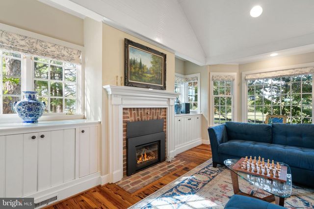 19937 EVERGREEN MILLS RD, Leesburg, VA 20175