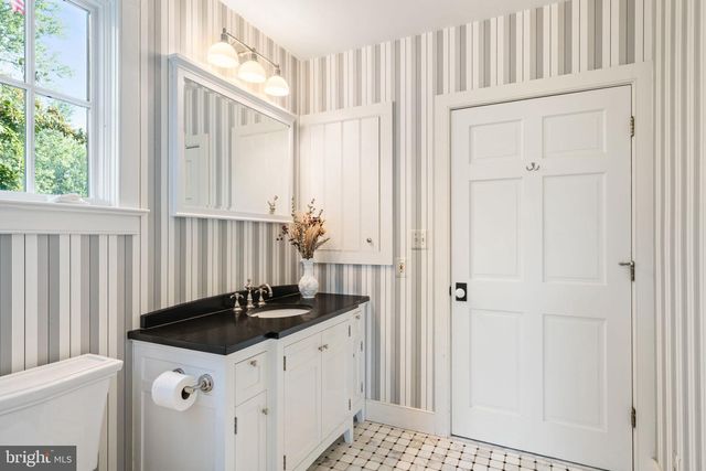 19937 EVERGREEN MILLS RD, Leesburg, VA 20175