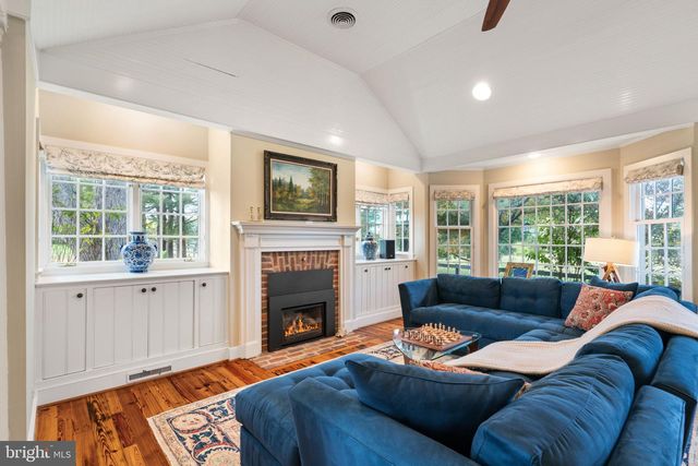 19937 EVERGREEN MILLS RD, Leesburg, VA 20175